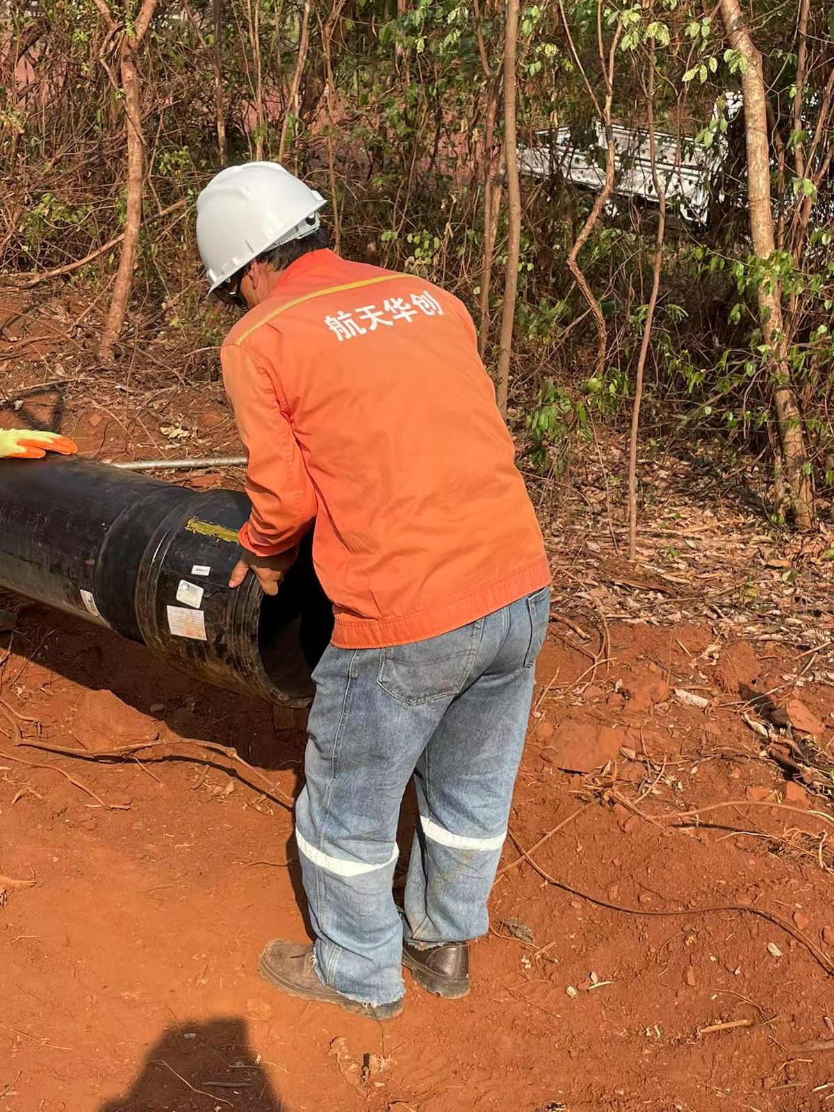 Línea de tubería HDPE reforzada instalada en campo