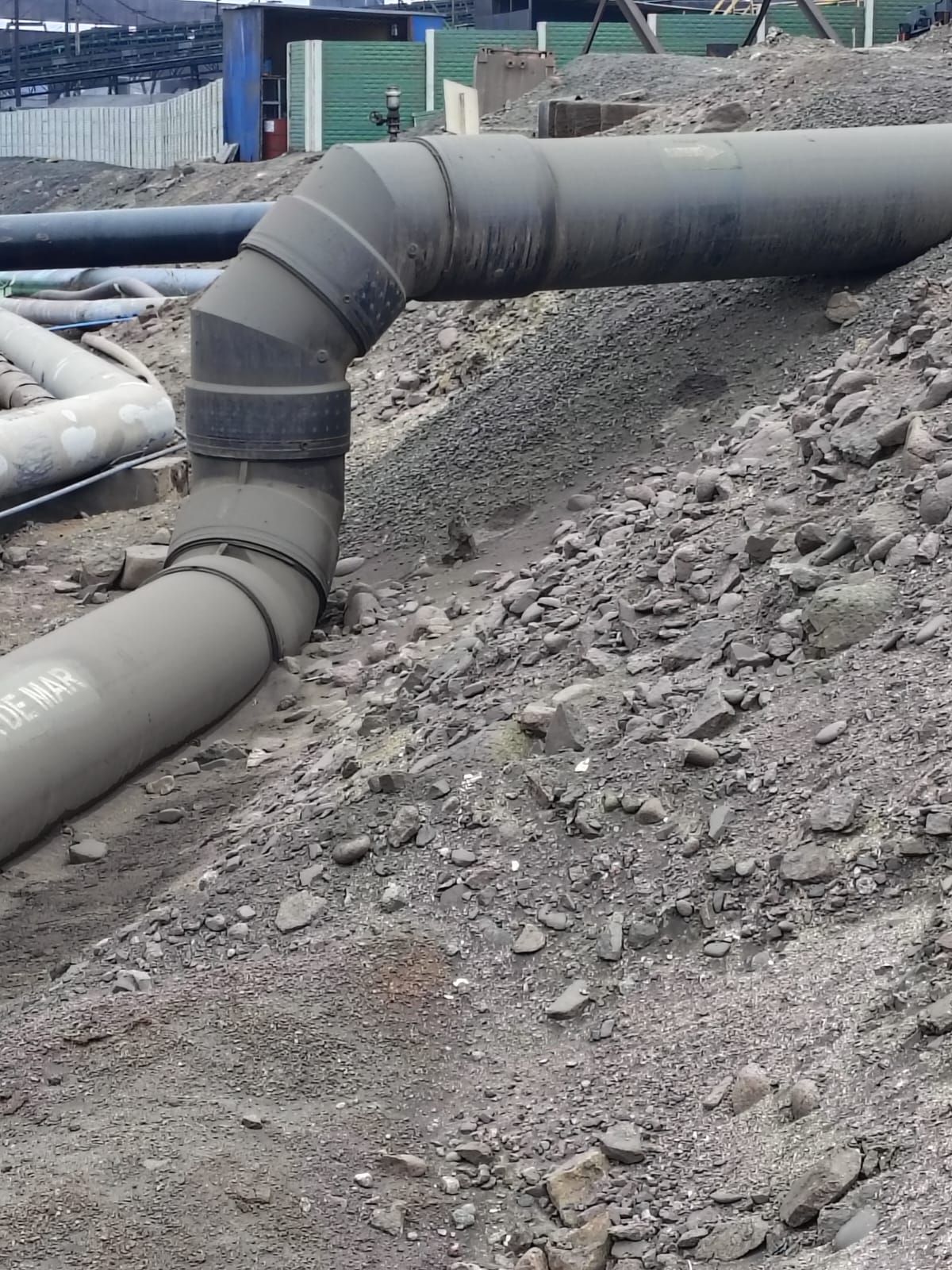 Detalle de tubería HDPE reforzada con alma de acero